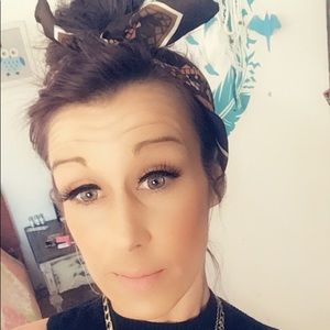 Meet your Posher, Karine